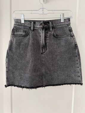Joes jeans black wash denim mini skirt, size 24, front & back pockets, zip fly